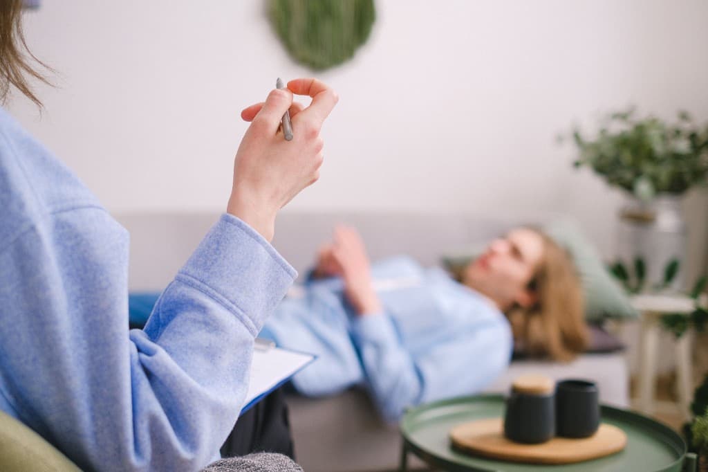 Ir a terapia no debería ser un privilegio: por qué el acceso también es salud mental